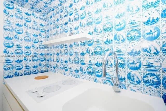 1 bedroom 1 bath for sale at 1100 West Ave # 425, Miami Beach FL 33139