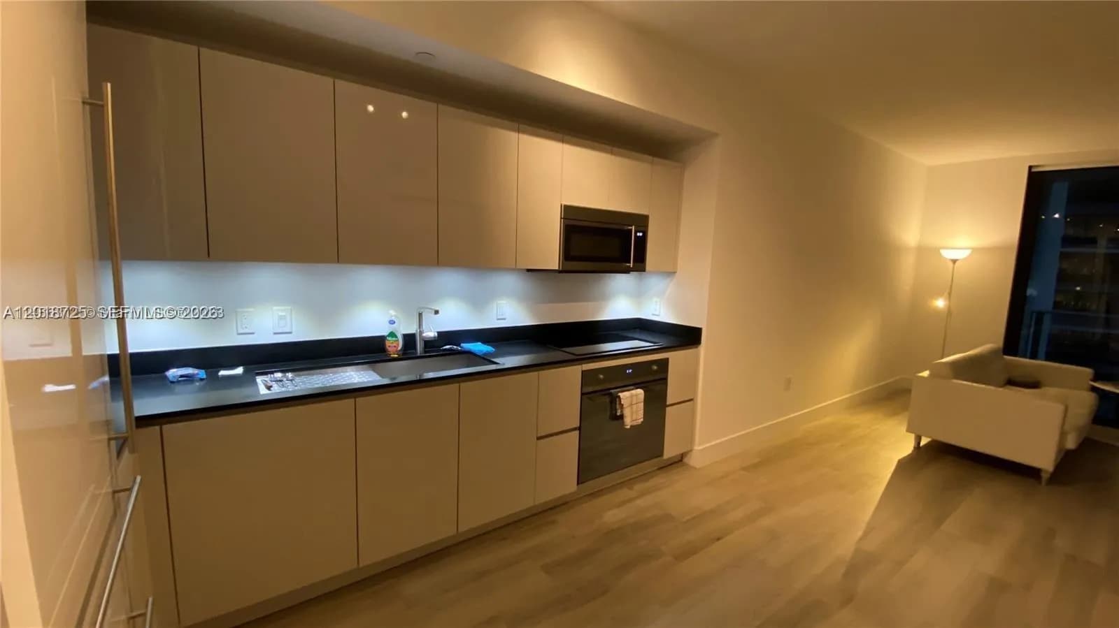 1 bedroom 1 bath for sale at 1010 Brickell Ave # 2208, Miami FL 33131