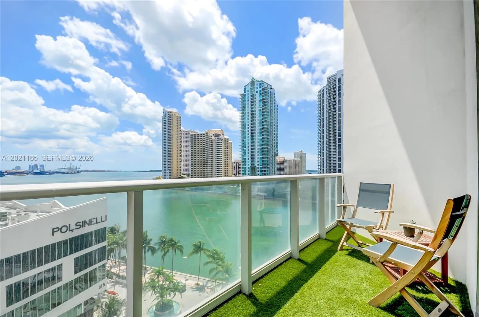 1 bedroom 2 bath for sale at 300 S Biscayne Bluv # 1022, Miami FL 33131