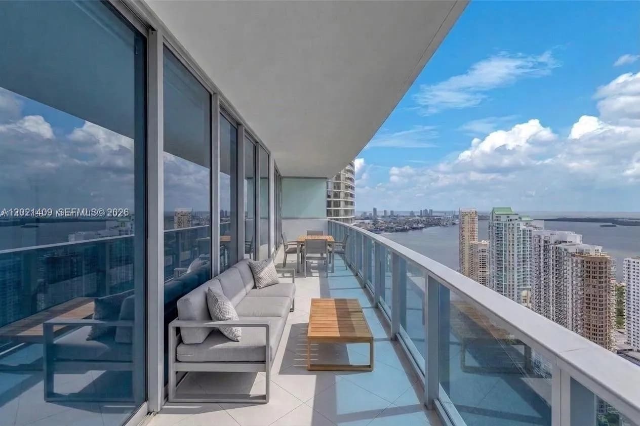 2 bedroom 2 bath for sale at 200 Biscayne Boulevard Way # 5004, Miami FL 33131