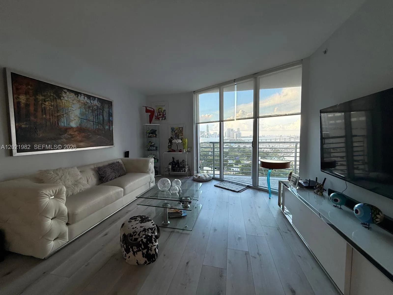 1 bedroom 1 bath for sale at 325 S Biscayne Blvd # 2024, Miami FL 33131