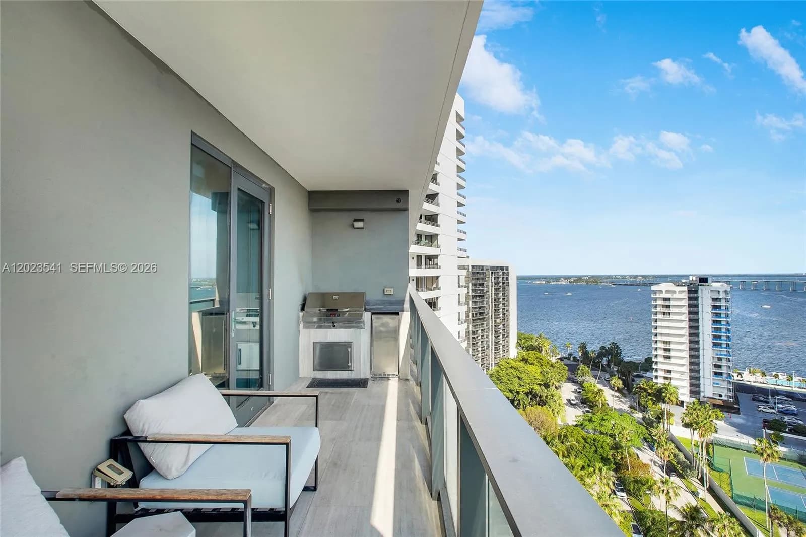 1 bedroom 1 bath for sale at 1451 Brickell Ave # 1604, Miami FL 33131