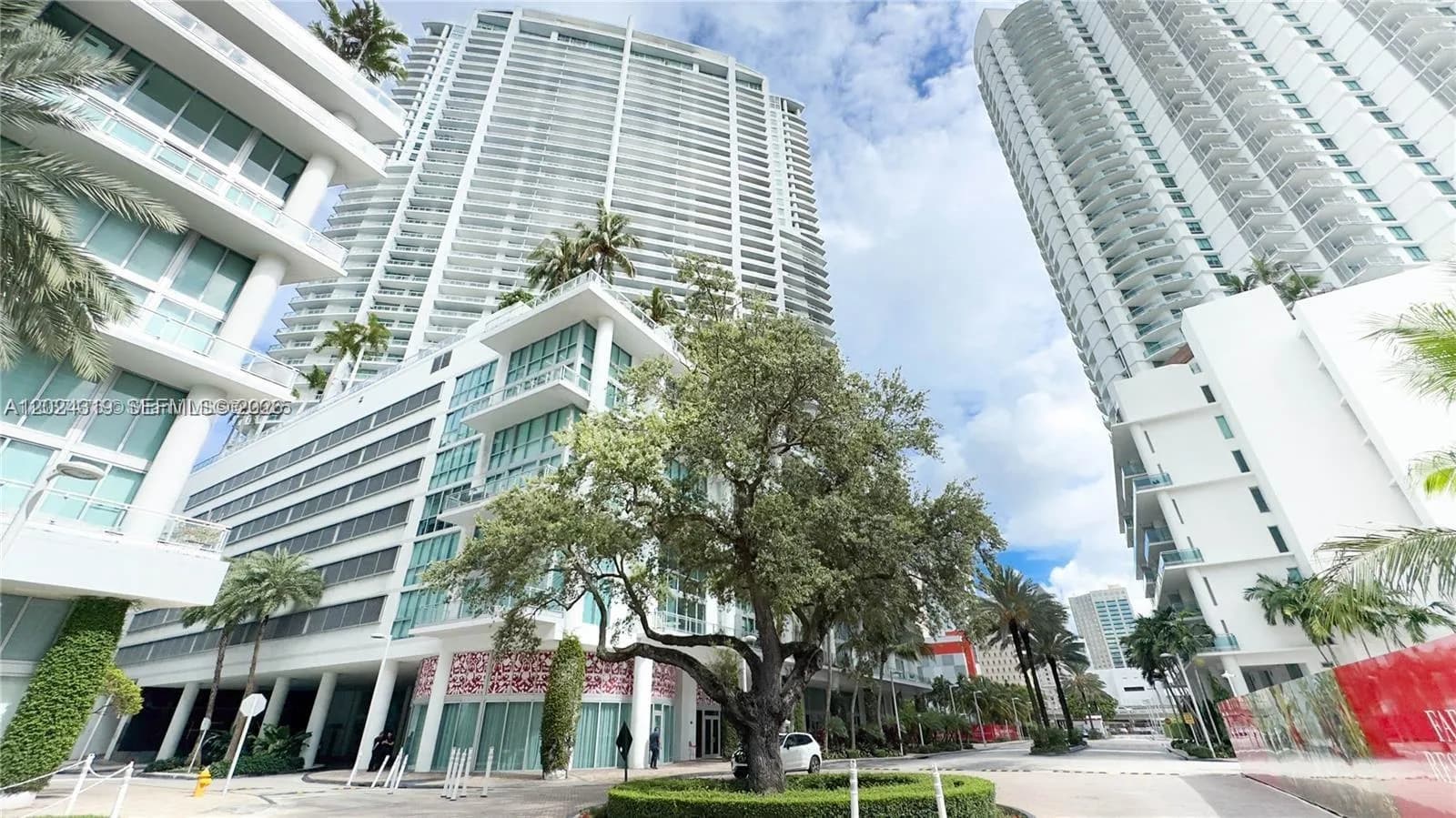1 bedroom 1 bath Residential for sale at 90 SW 3rd St # 1409, Miami FL 33130