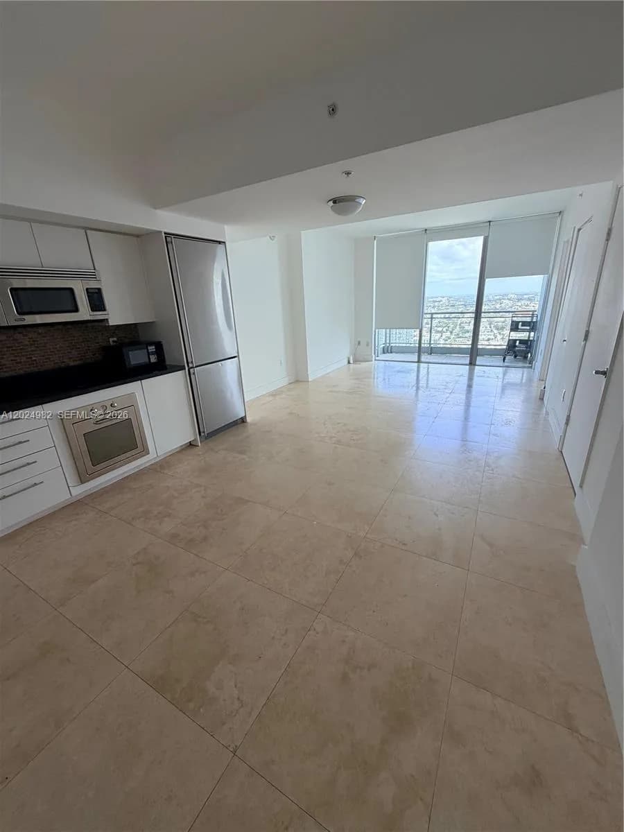 1 bedroom 1 bath for sale at 92 SW 3rd St # 3909, Miami FL 33130