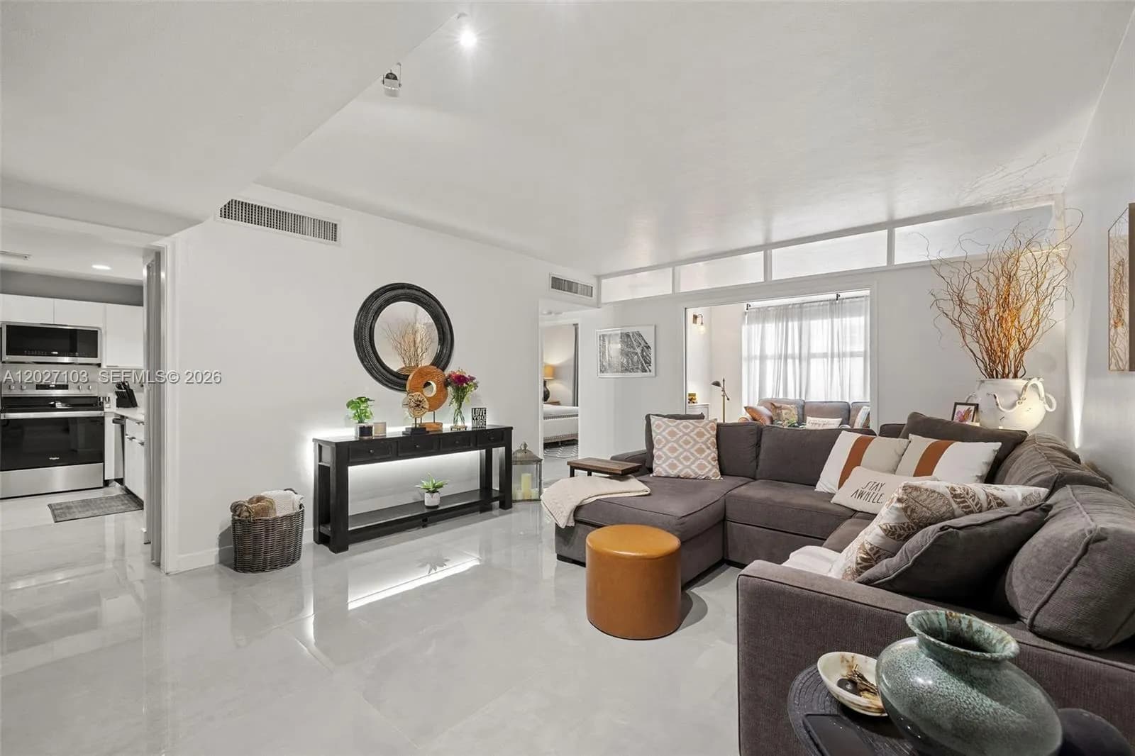 1 bedroom 1 bath Residential for sale at 5001 Collins Ave # 1E, Miami Beach FL 33140