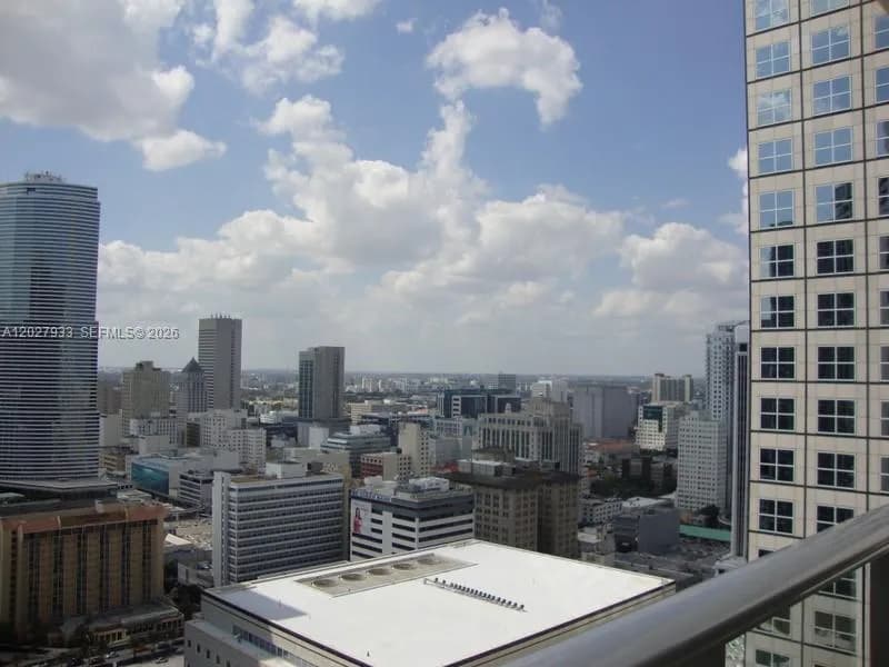 1 bedroom 1 bath for sale at 300 S Biscayne Blvd # 2909, Miami FL 33131