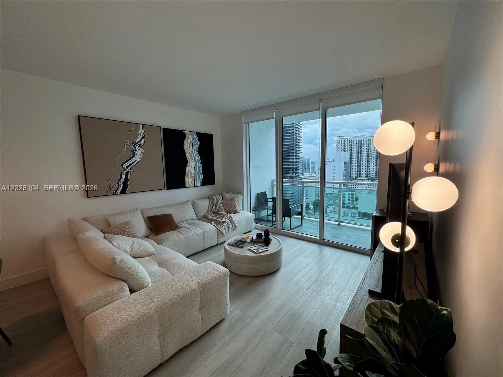 1 bedroom 1 bath for sale at 951 Brickell Ave # 2103, Miami FL 33131