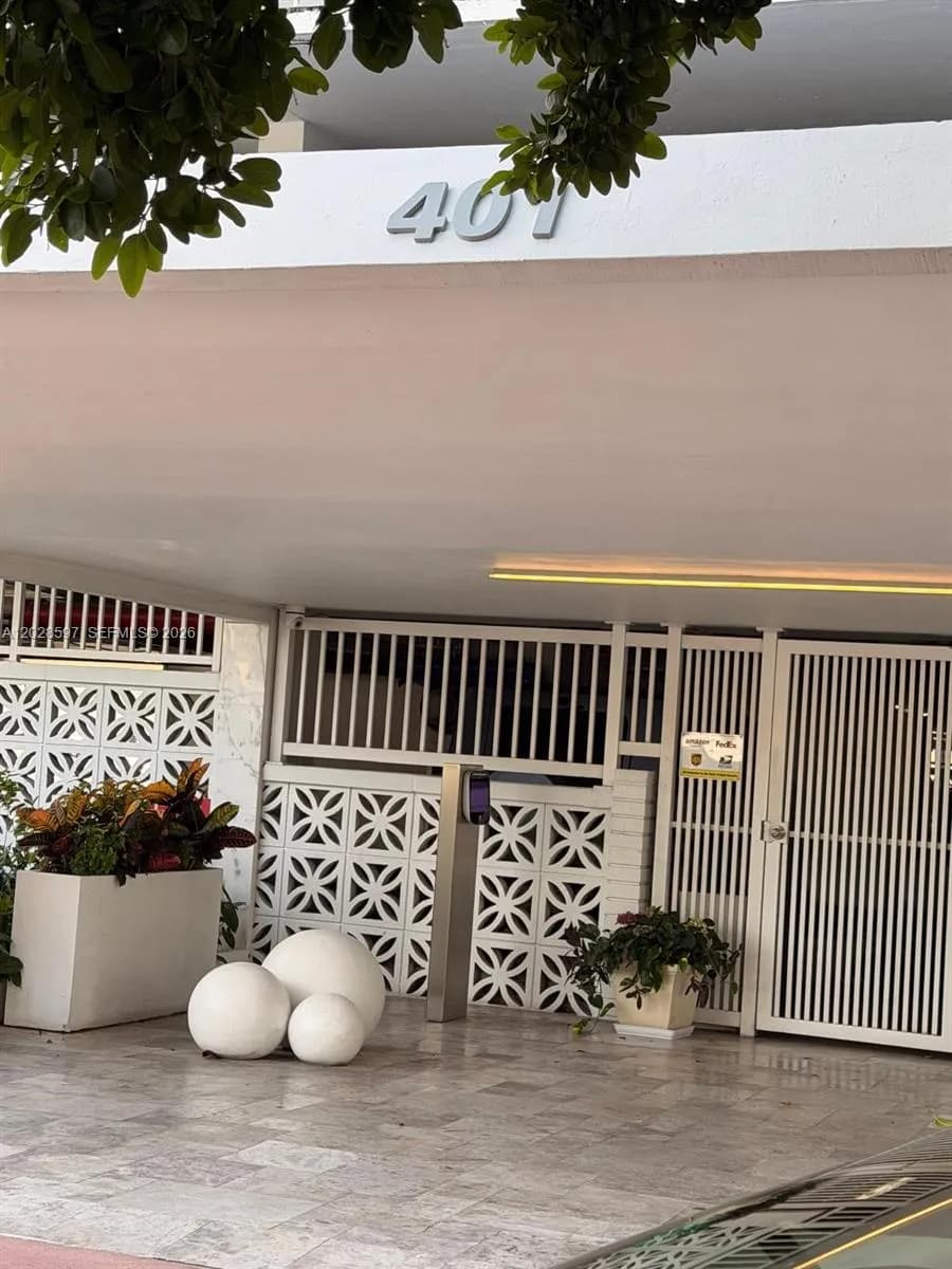 1 bedroom 1 bath Residential for sale at 401 Ocean Dr # 224, Miami Beach FL 33139