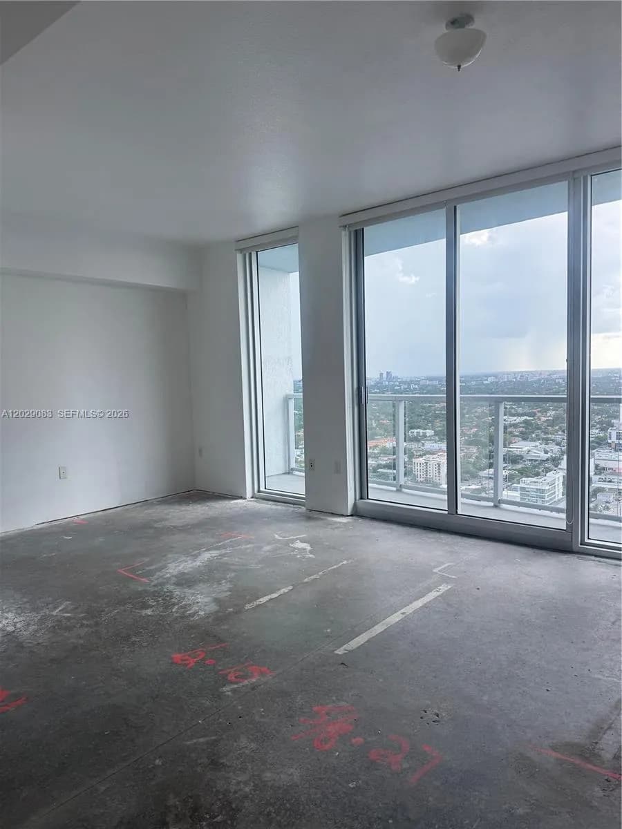 1 bath Residential for sale at 185 SW 7th St # 3900, Miami FL 33130