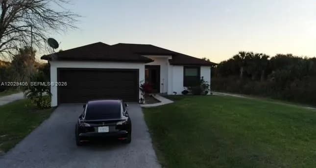 490 NW 37 AV., Naples FL 34120