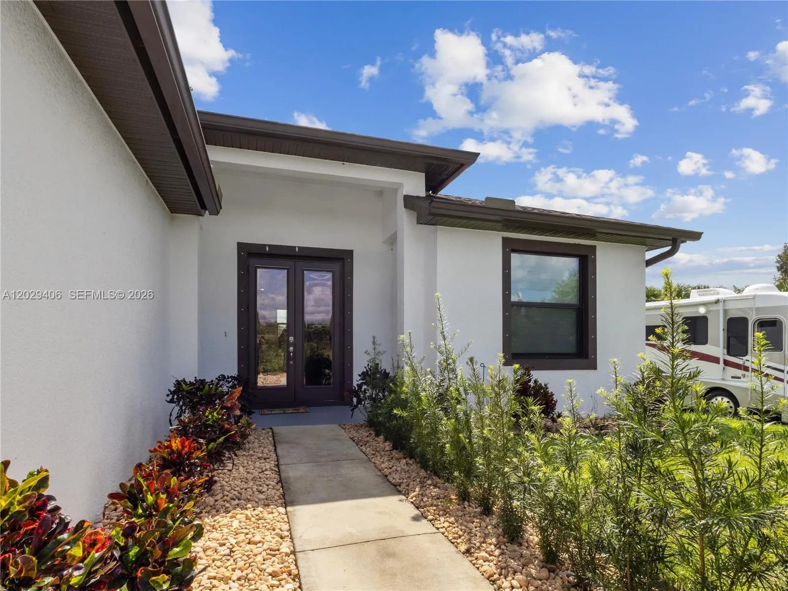 490 NW 37 AV., Naples FL 34120