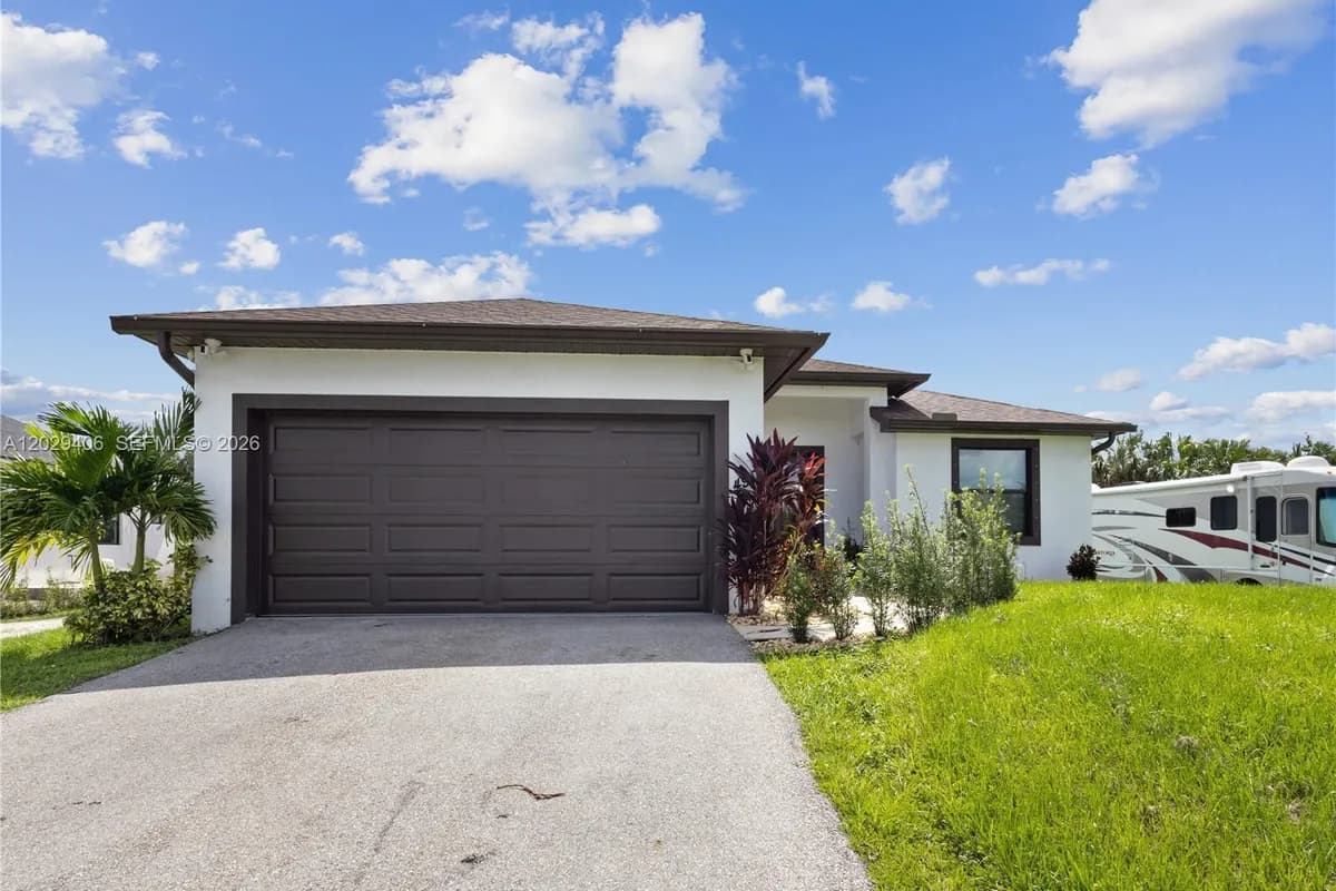 490 NW 37 AV., Naples FL 34120