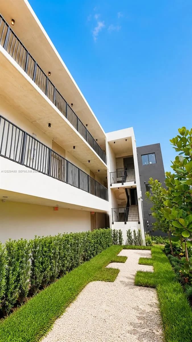 8106 NE 1st Ave # 1, Miami FL 33138