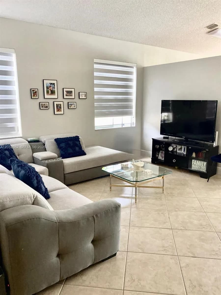 15783 NW 16th Ct, Pembroke Pines FL 33028
