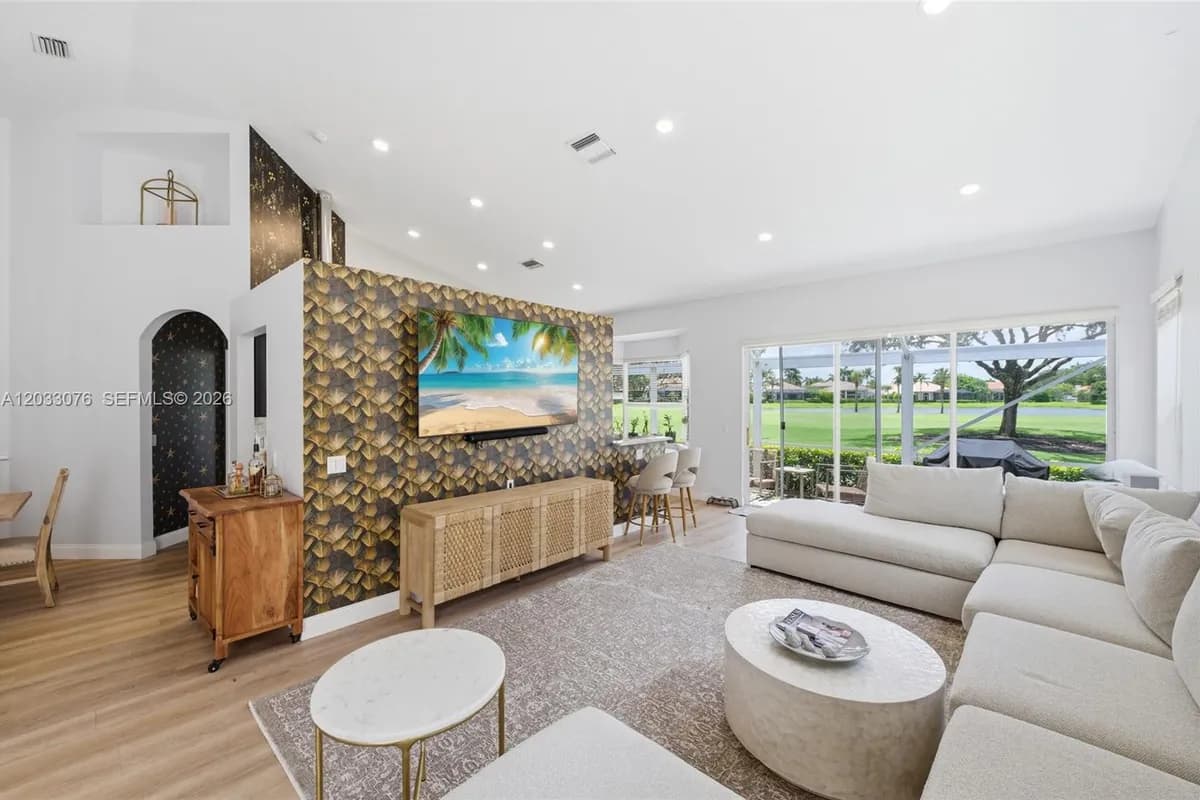 8141 Sandpiper Way, West Palm Beach FL 33412