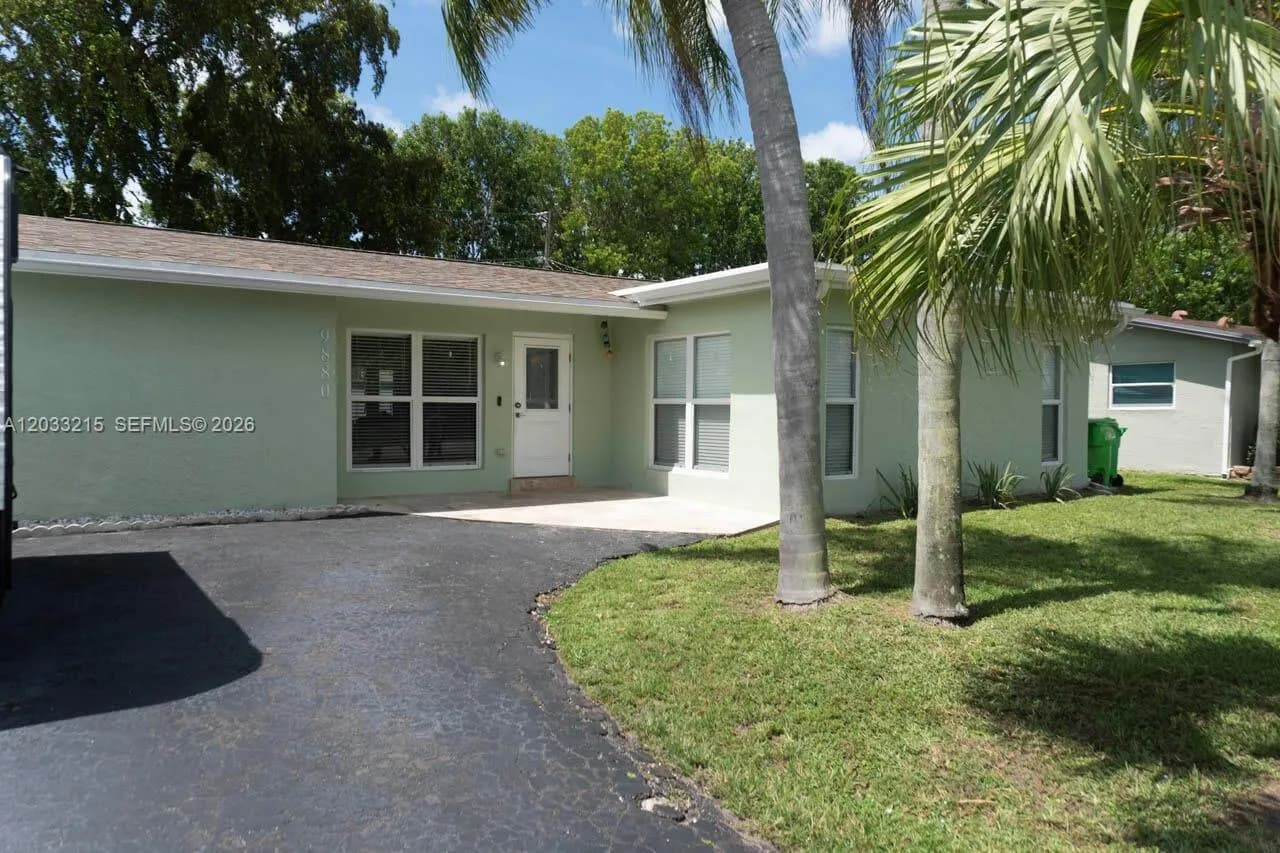 9880 NW 24th Pl, Sunrise FL 33322
