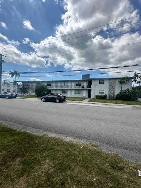 6780 SW 44th St # 2, Miami FL 33155
