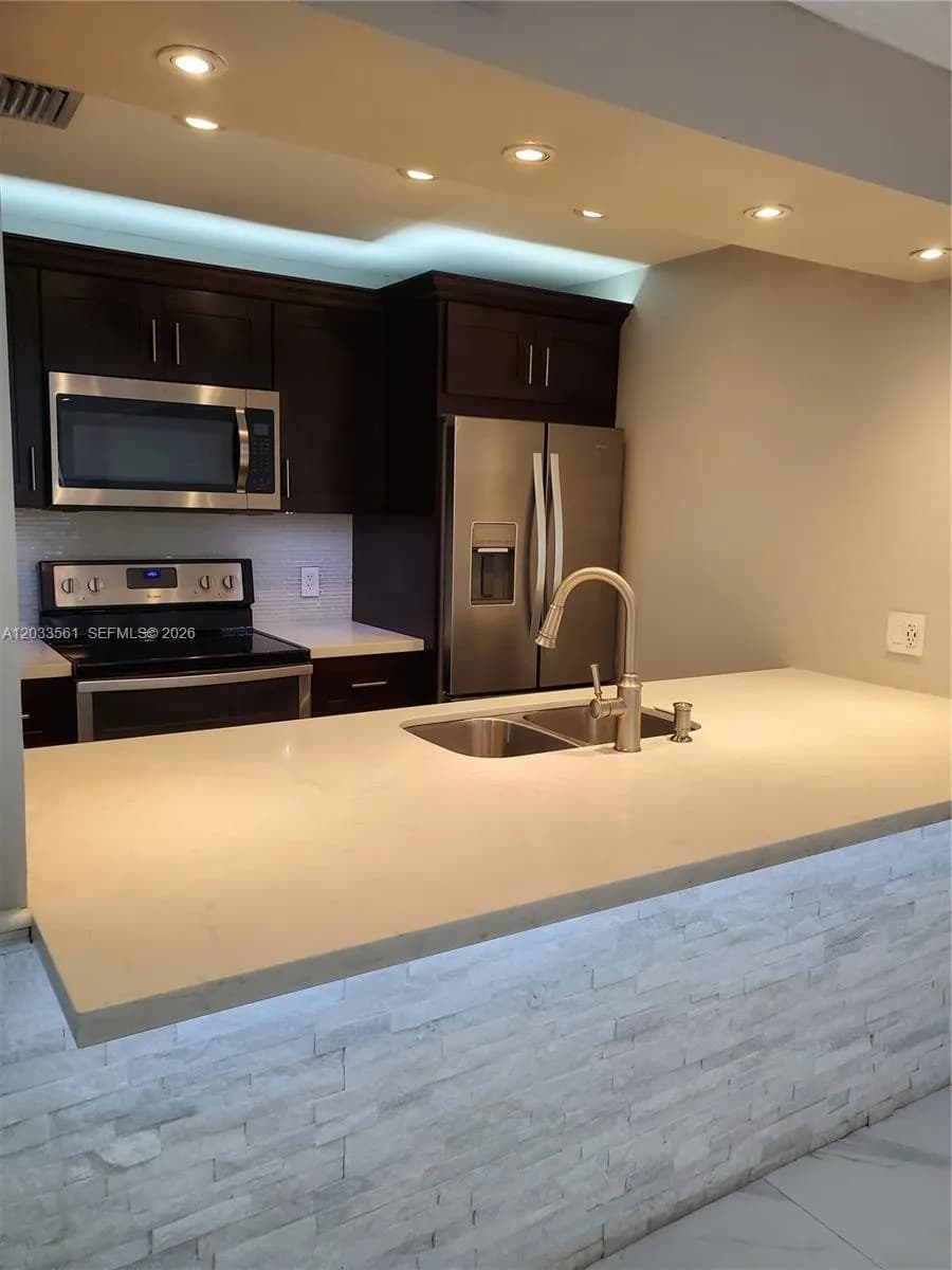 8160 Geneva Ct # 303, Doral FL 33166