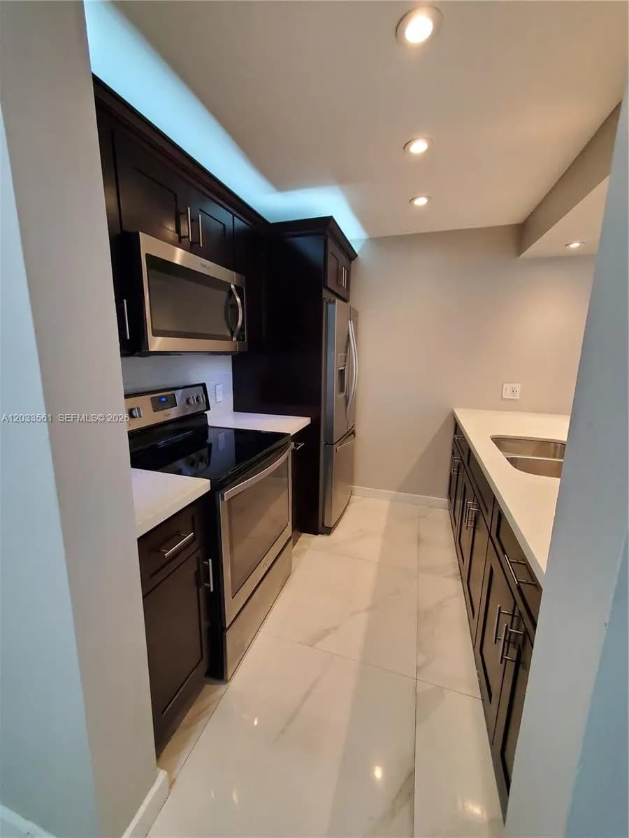 8160 Geneva Ct # 303, Doral FL 33166