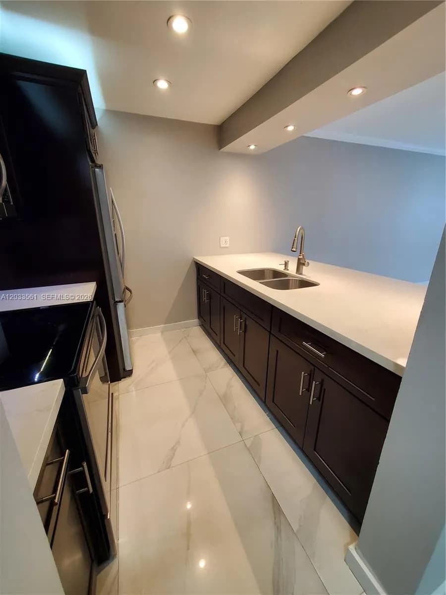 8160 Geneva Ct # 303, Doral FL 33166