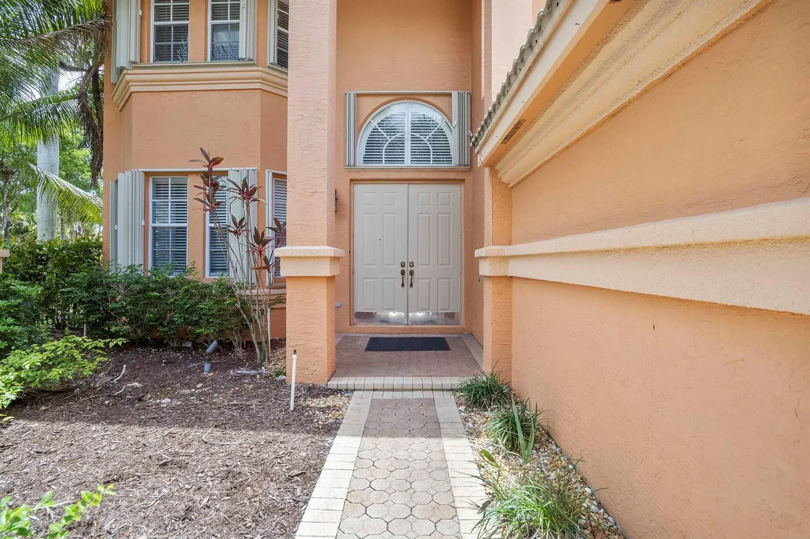 6370 Stonehurst Circle, Lake Worth FL 33467
