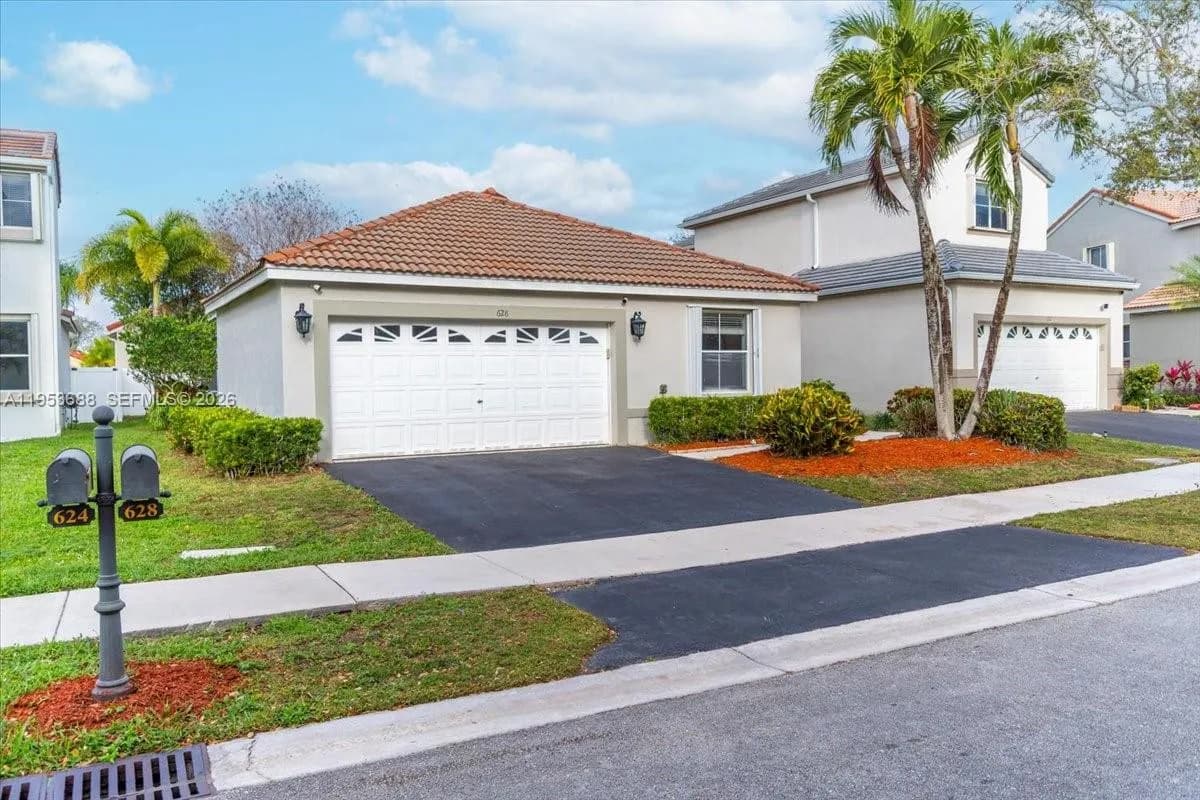 628 Stanton Dr, Weston FL 33326