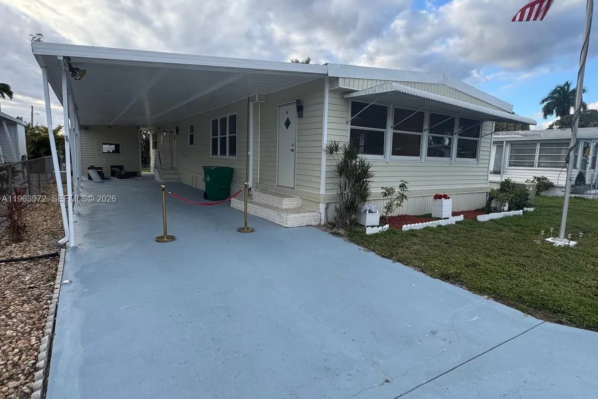 1721 SW 84th Ave, Davie FL 33324