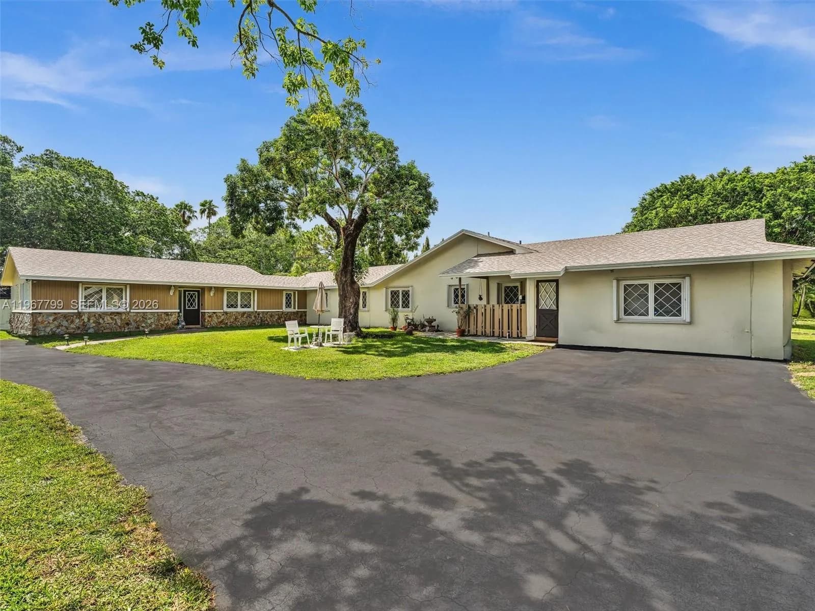 5310 SW 109th Ave, Davie FL 33328