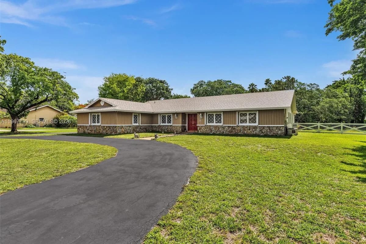 5310 SW 109th Ave, Davie FL 33328