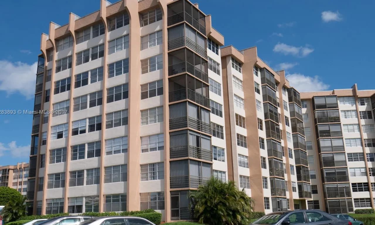 1100 Saint Charles Pl # 408, Pembroke Pines FL 33026