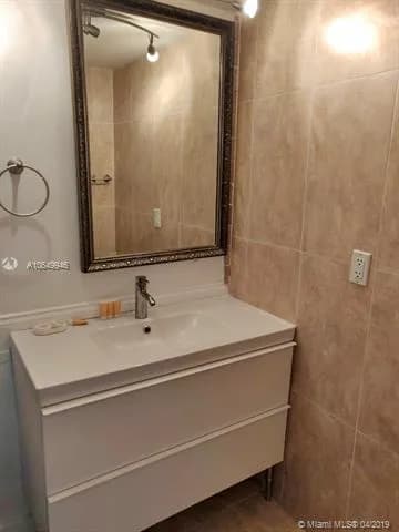 5445 Collins Ave # 517, Miami Beach FL 33140