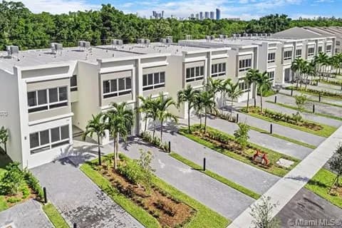 2463 NE 135th St, North Miami FL 33181