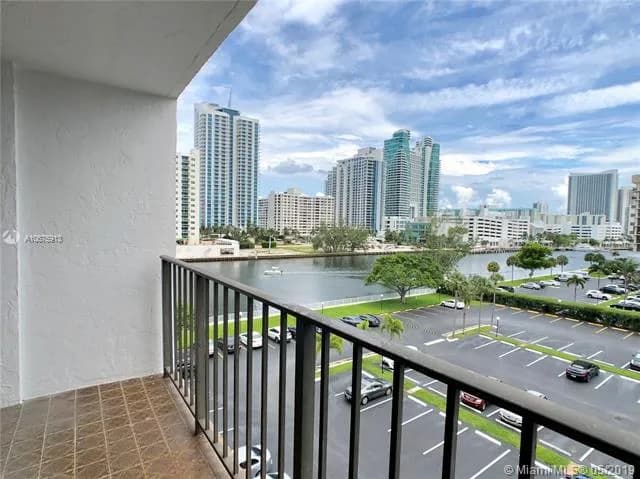 800 Parkview Dr # 616, Hallandale Beach FL 33009