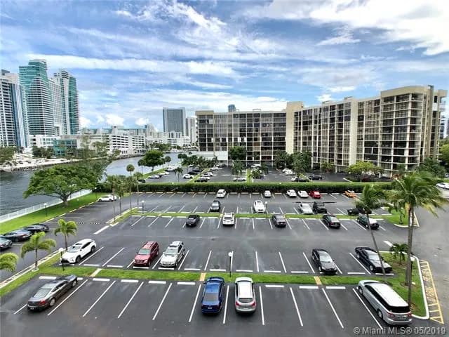 800 Parkview Dr # 616, Hallandale Beach FL 33009