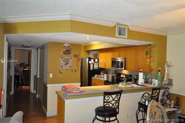 18850 NW 57th Ave # 205, Hialeah FL 33015