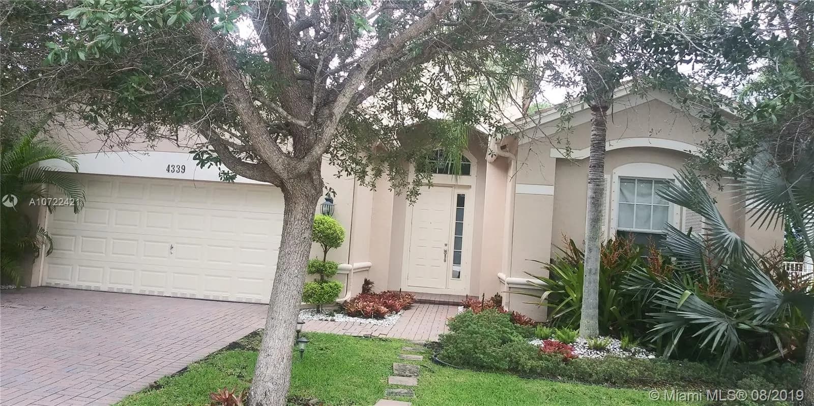 4 bedroom 3 bath for sale at 4339 W Whitewater Ave, Weston FL 33332