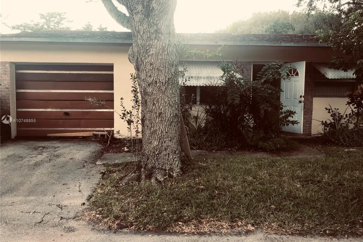 2510 SW Natura Blvd, Deerfield Beach FL 33441