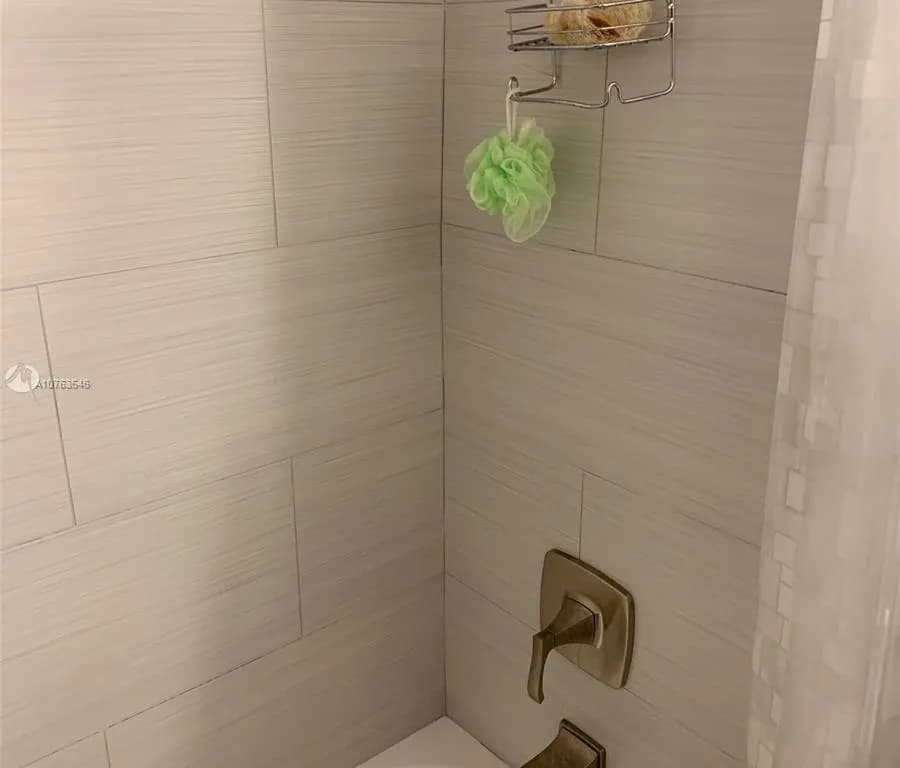 200 Berkley Rd # 124, Hollywood FL 33024