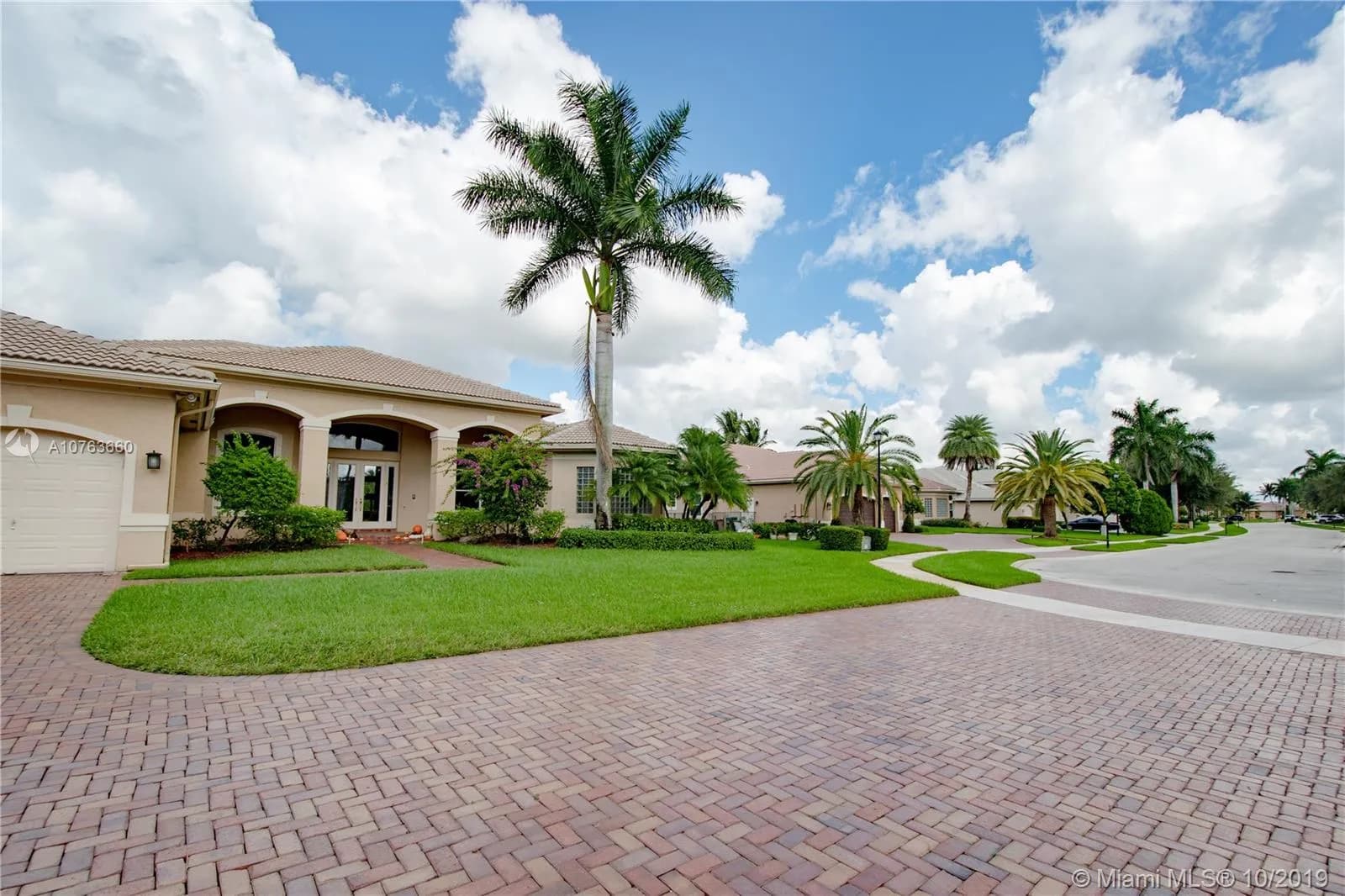 15379 SW 33rd St, Davie FL 33331