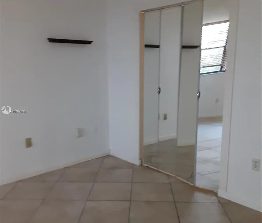 1621 Collins Ave # 208, Miami Beach FL 33139