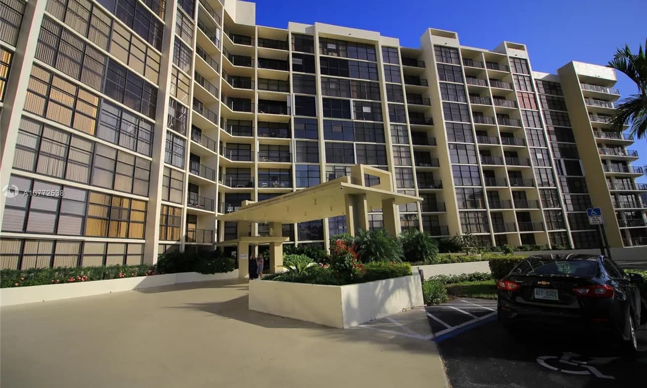 2 bedroom 2 bath for sale at 600 Parkview Dr # 510, Hallandale Beach FL 33009