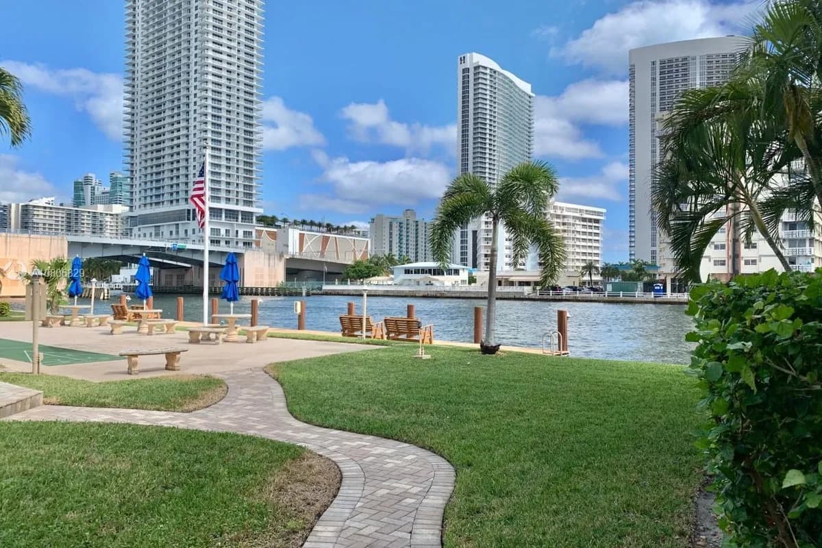 2600 Diana Dr # 103, Hallandale Beach FL 33009