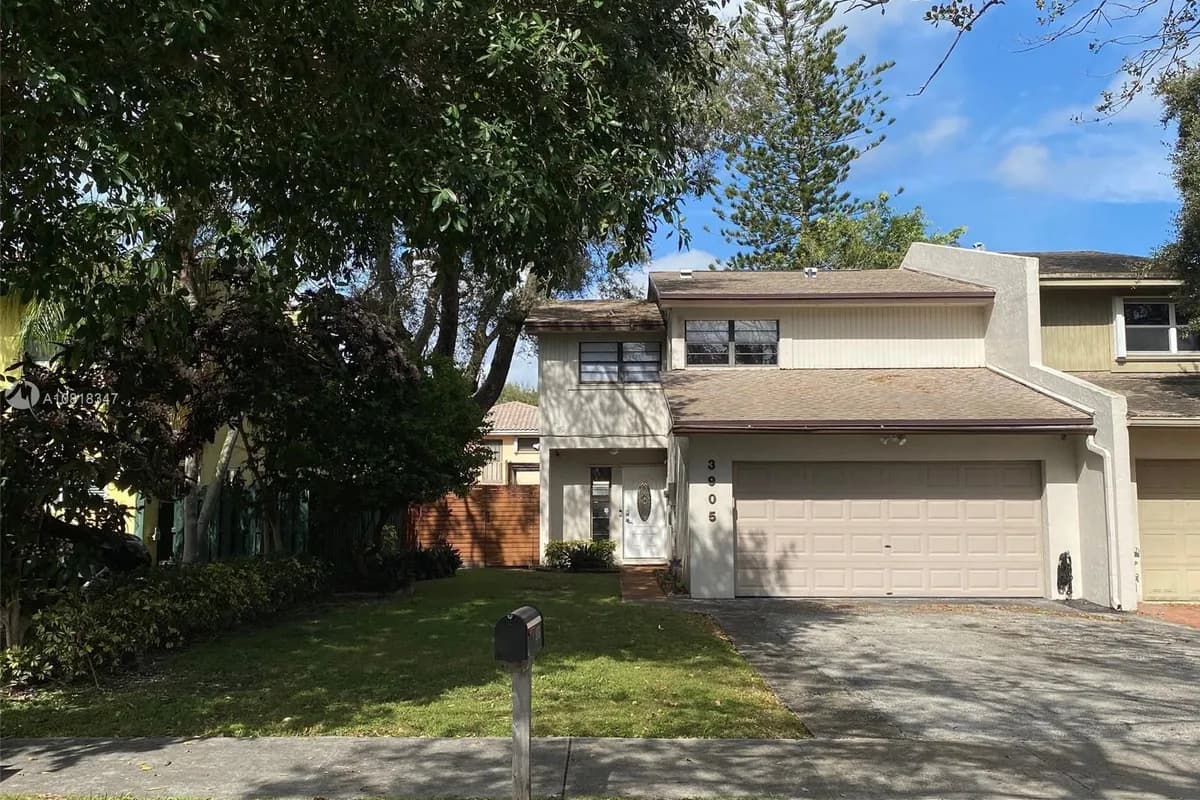 3905 Farragut St, Hollywood FL 33021