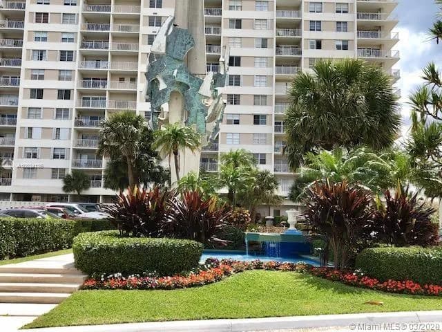 300 Bayview Dr # 703, Sunny Isles Beach FL 33160