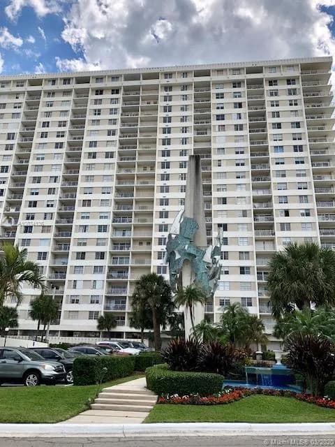 300 Bayview Dr # 703, Sunny Isles Beach FL 33160
