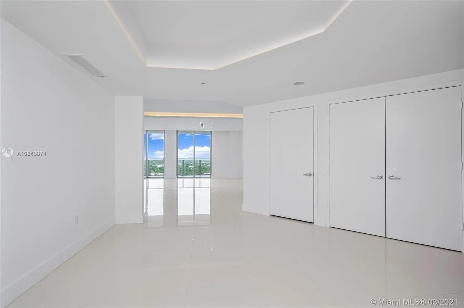2 bedroom 2 bath for sale at 17301 Biscayne Blvd # 2102, North Miami Beach FL 33160