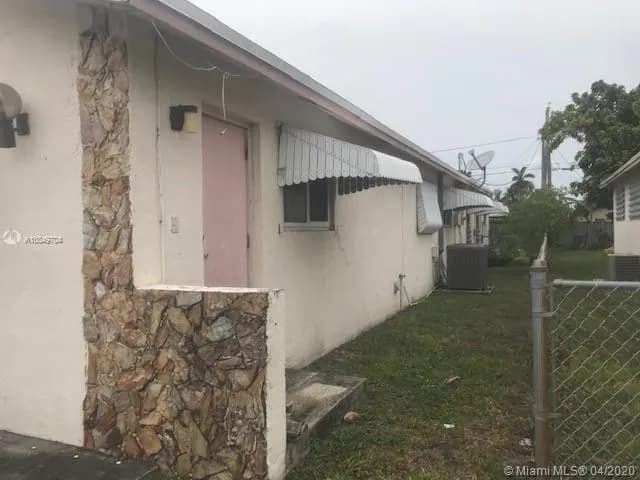 2623 Harding St, Hollywood FL 33020