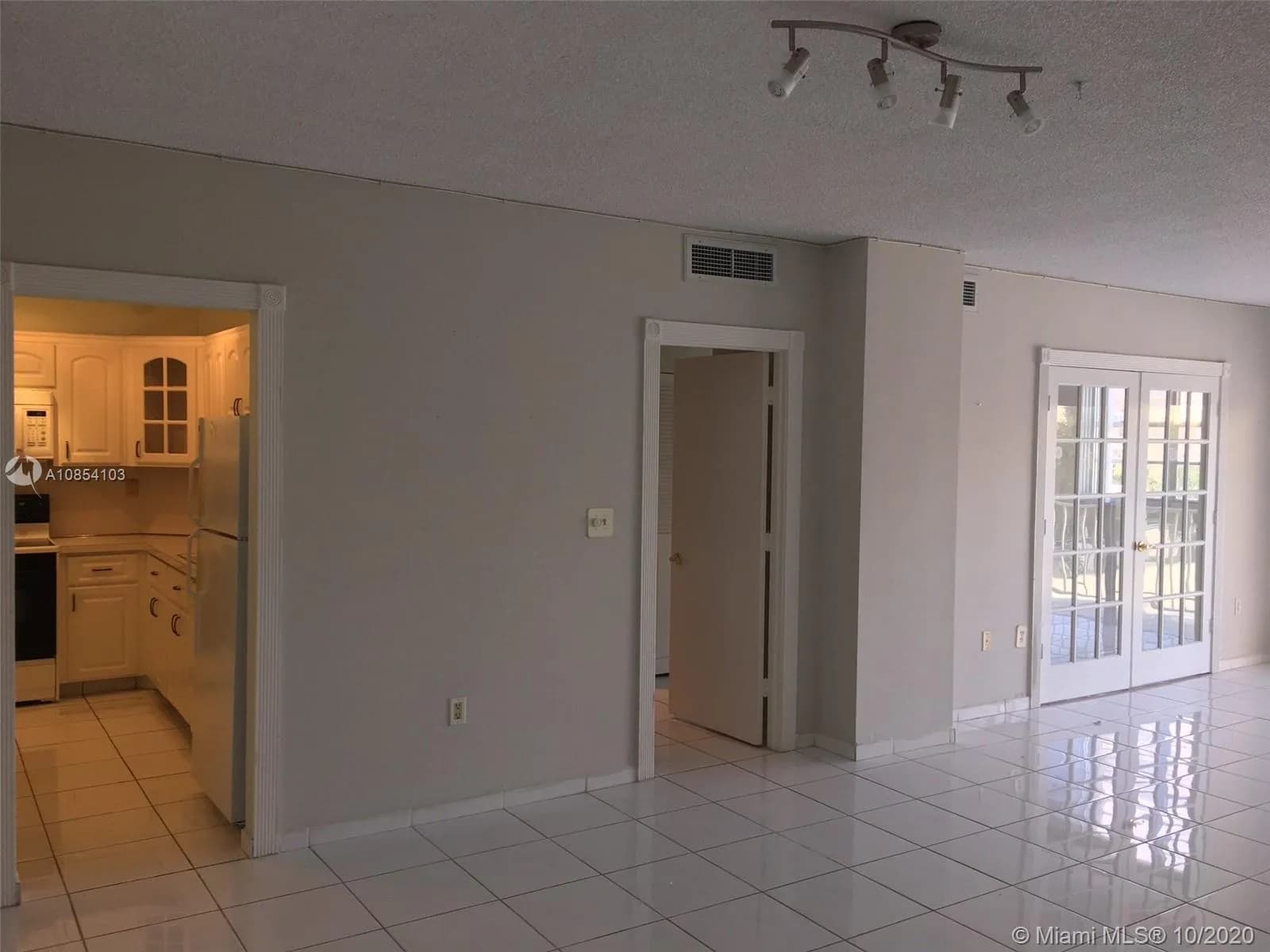 500 Bayview Dr # 217, Sunny Isles Beach FL 33160