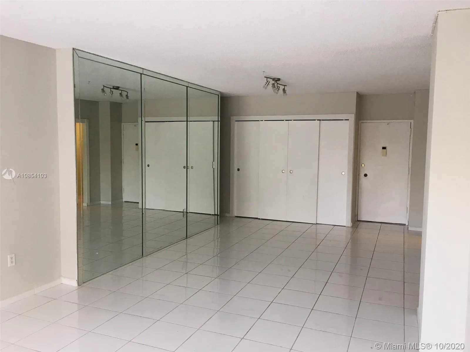 500 Bayview Dr # 217, Sunny Isles Beach FL 33160