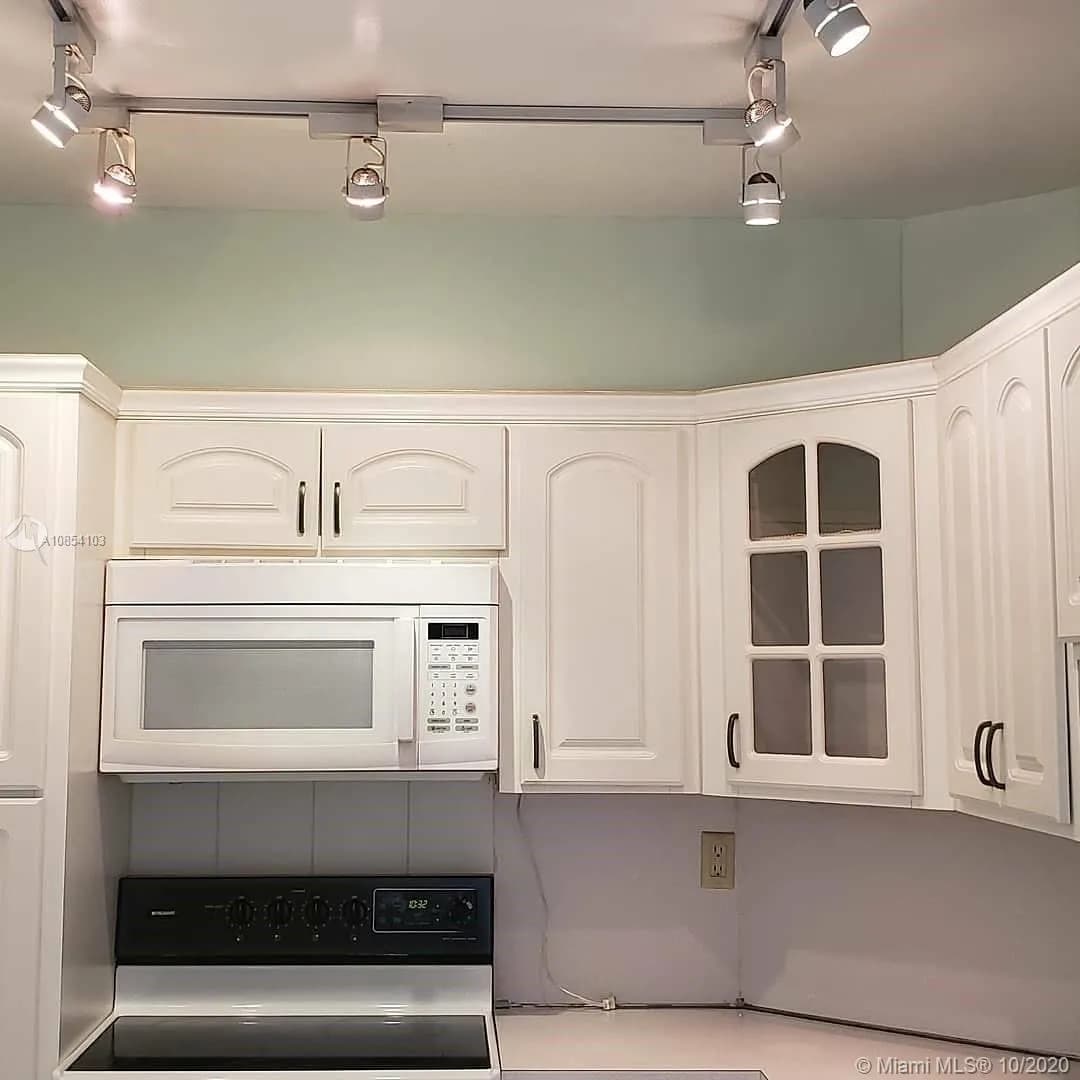 500 Bayview Dr # 217, Sunny Isles Beach FL 33160